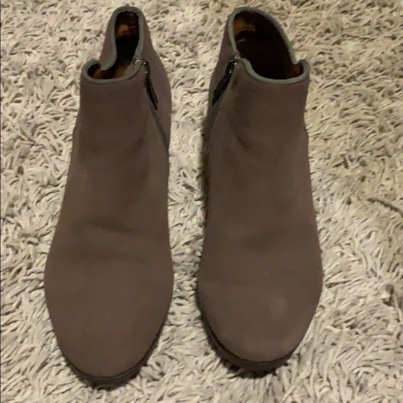Woman’s Crown Vintage Brown Boots, Size 7